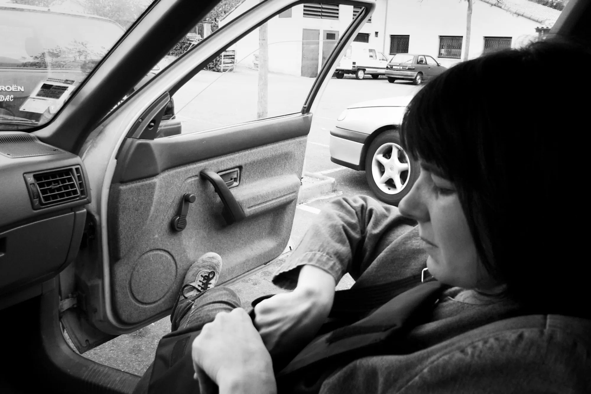 Céline Guichard sort de la voiture