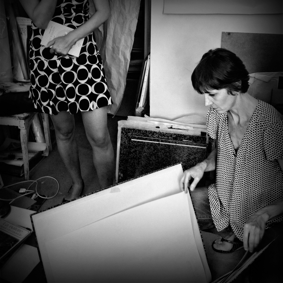 Céline Guichard dans son atelier avec Kano Okuuchi