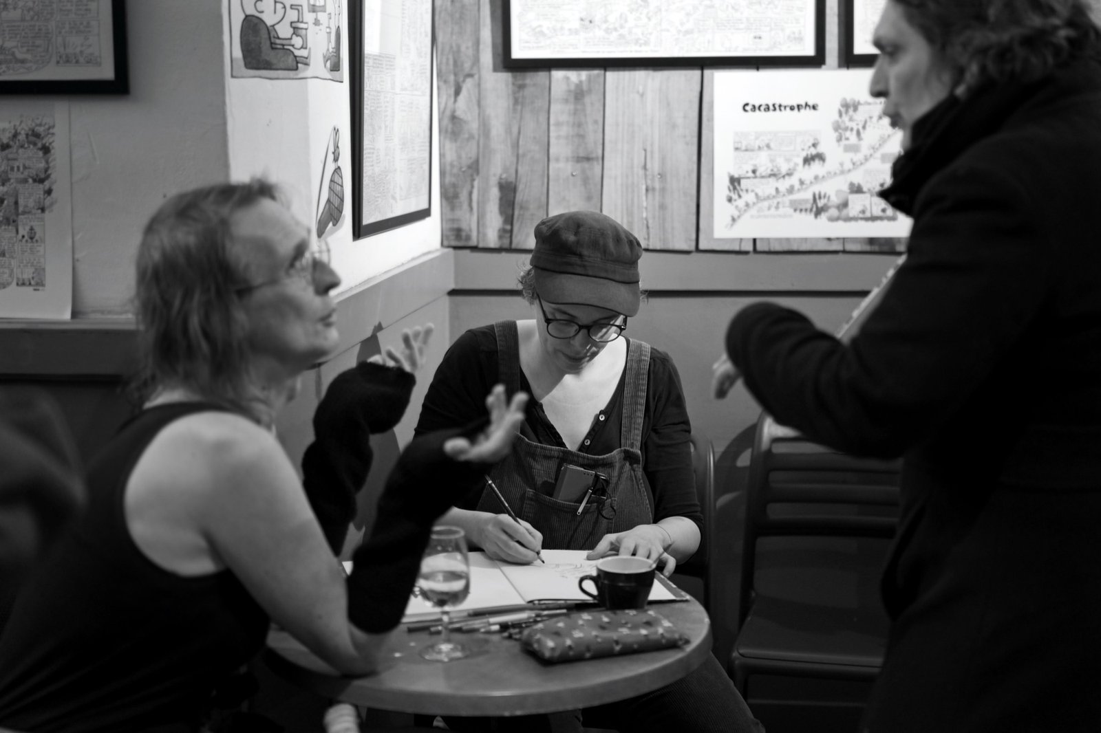 Marine Blandin en dédicace au bistro