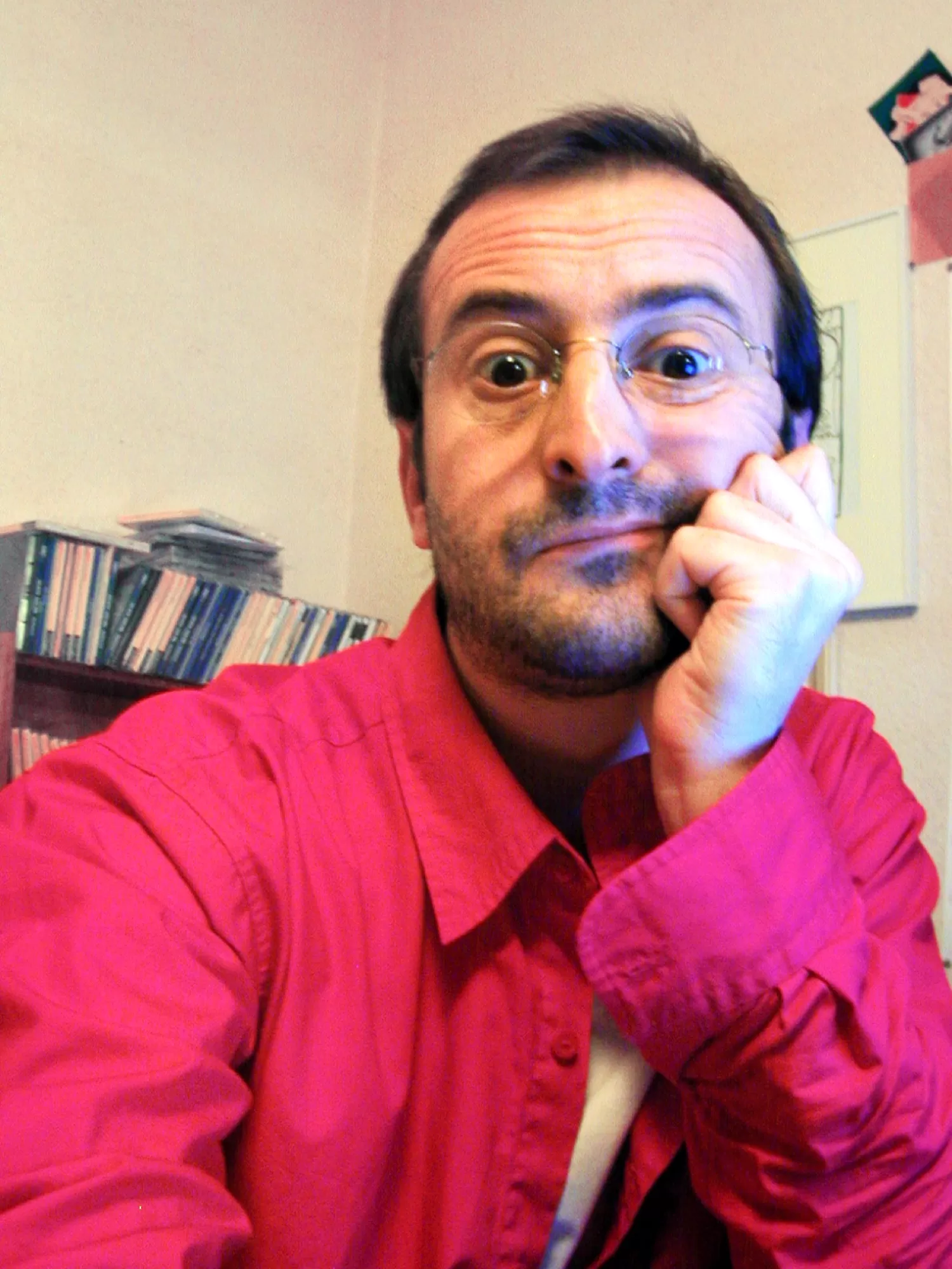 Autoportrait en geek rouge