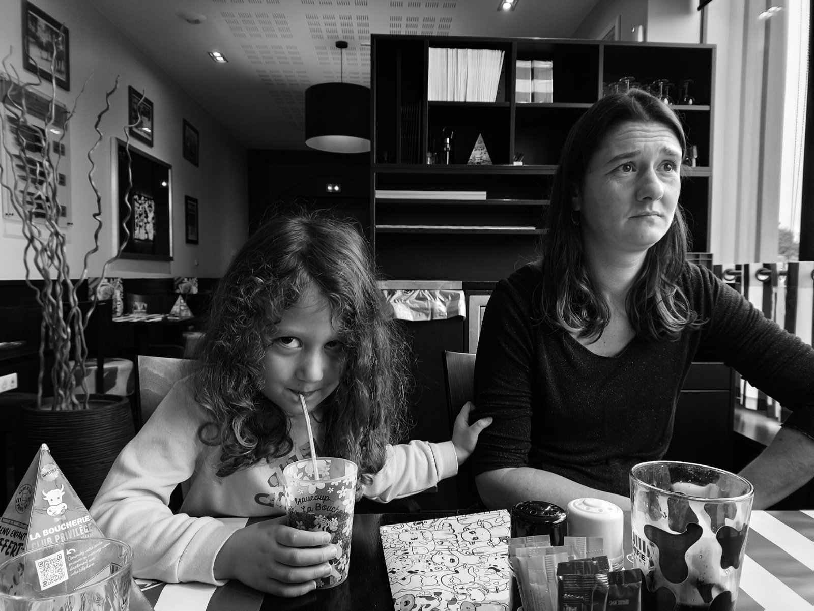 Zélie & Eva au restaurant du village