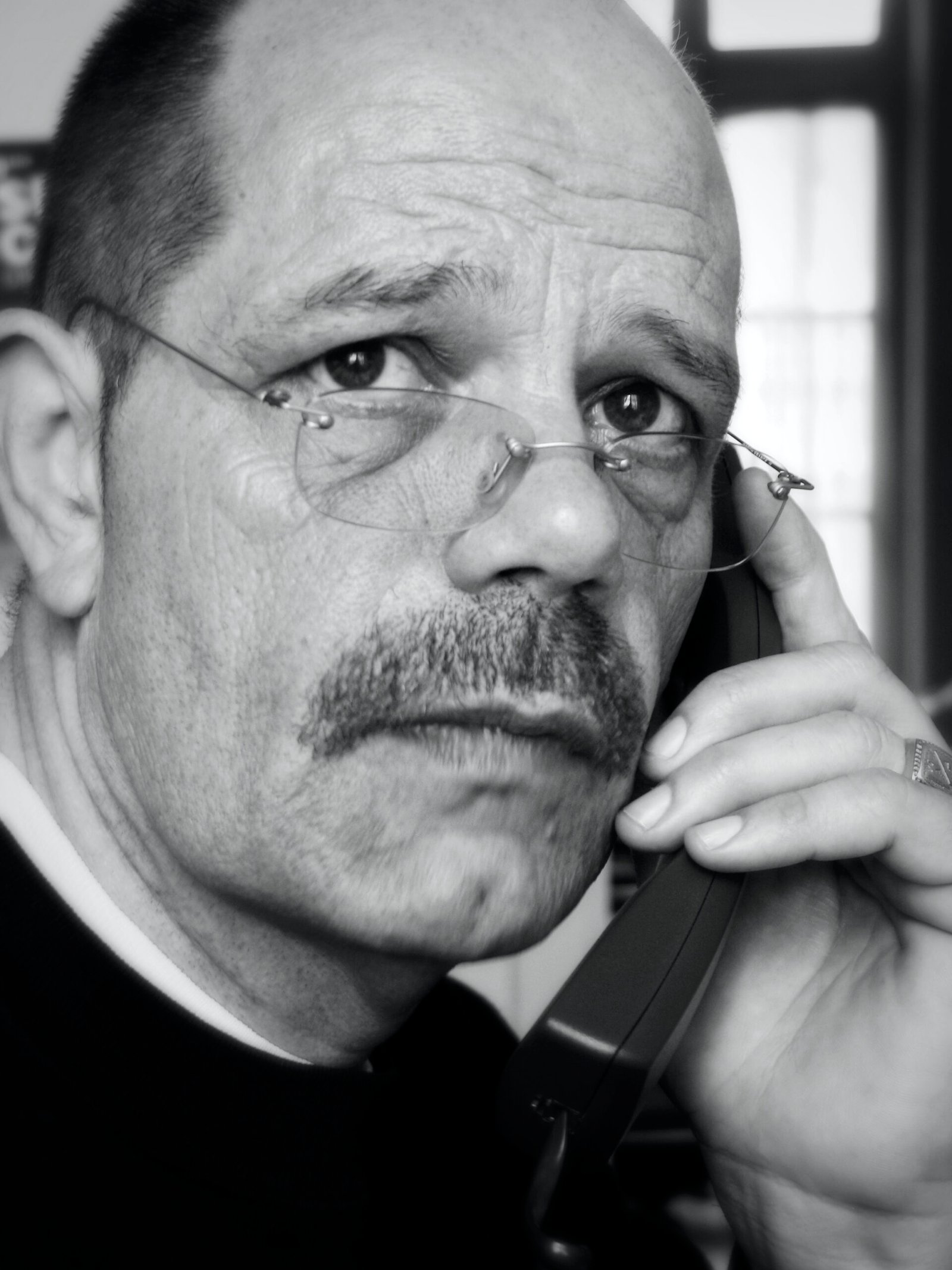 Portrait : Jean-Marie Debaud au téléphone