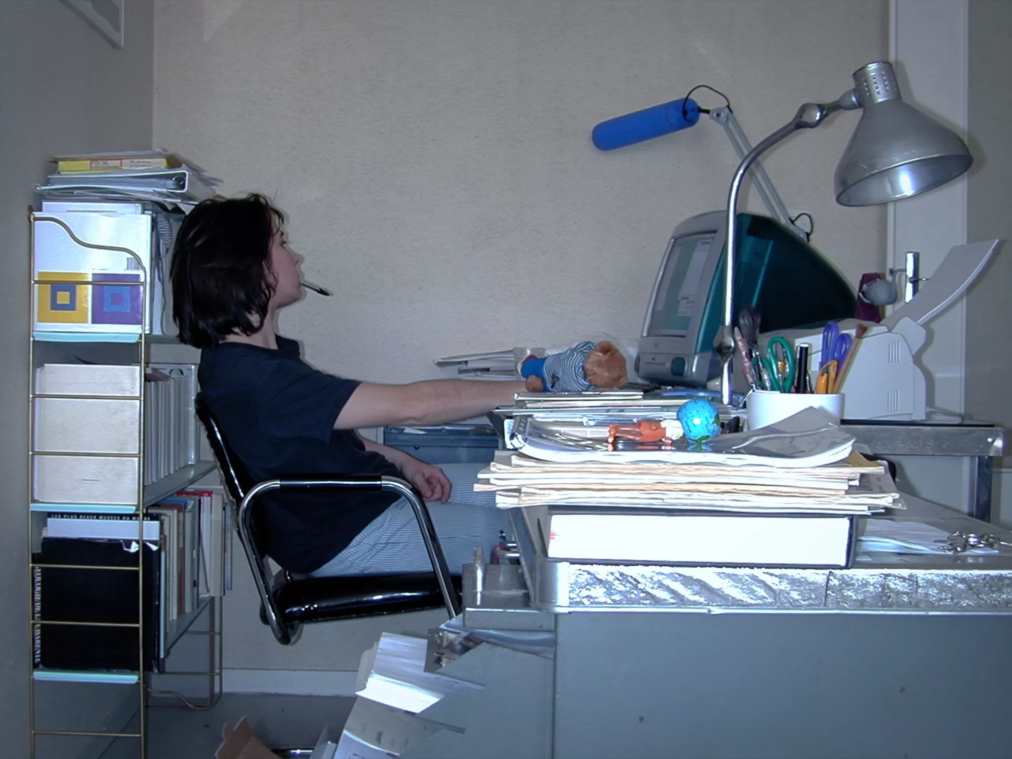 Céline Guichard devant l&rsquo;iMac