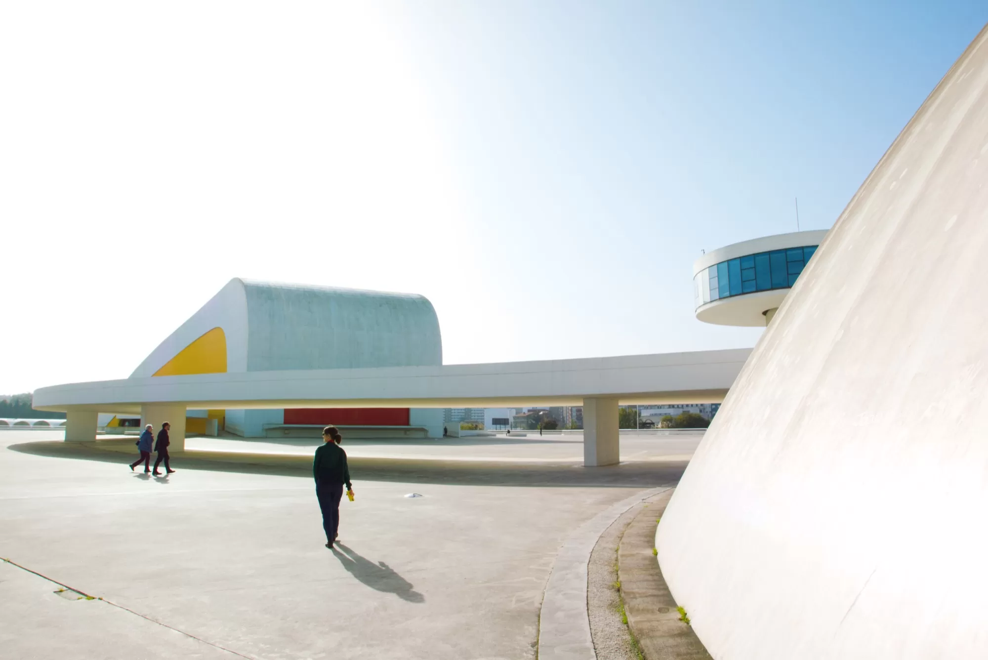 Céline Guichard dans le Niemeyer Asturien